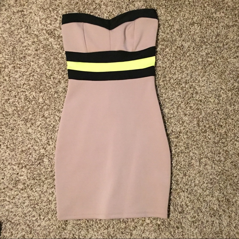 TRENDY strapless dress with neon stripe